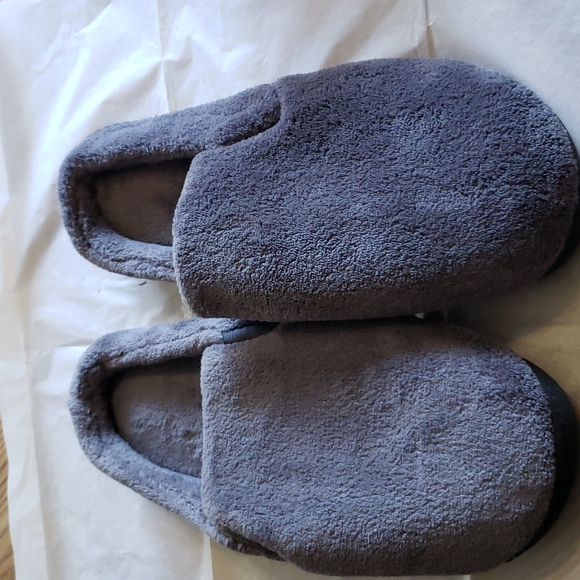 Men's Totes Slip on Slippers, Grey, size 13-14. Worn once. - Picture 2 of 5
